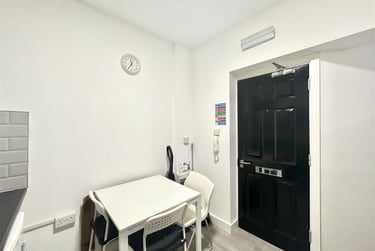 1 bed studio, Lower Parliament Street, Hockley, Nottingham, NG11EH - Image 3